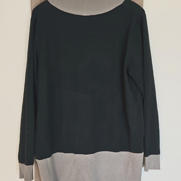 NWT BloomChic v neck two tone sweater sz. 10 or L Plus Size - Picture 6 of 7